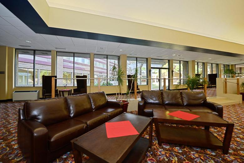 Causeway Bay Hotel Λάνσινγκ Εξωτερικό φωτογραφία