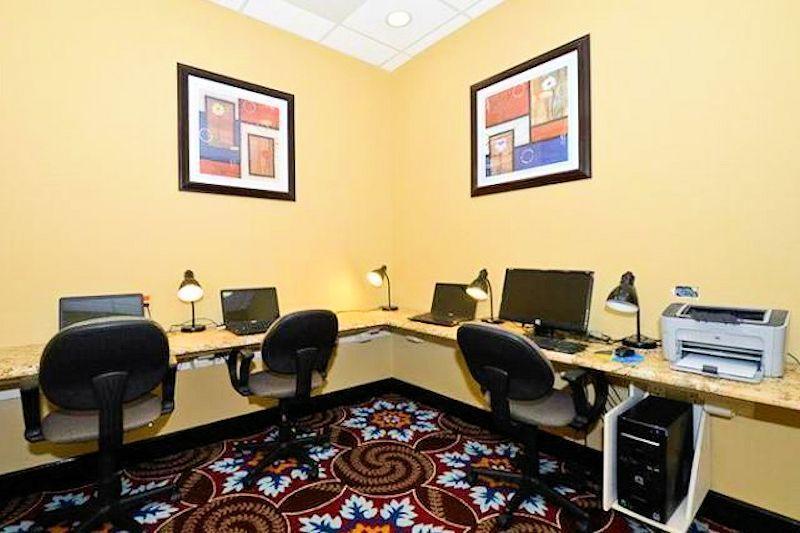 Causeway Bay Hotel Λάνσινγκ Εξωτερικό φωτογραφία